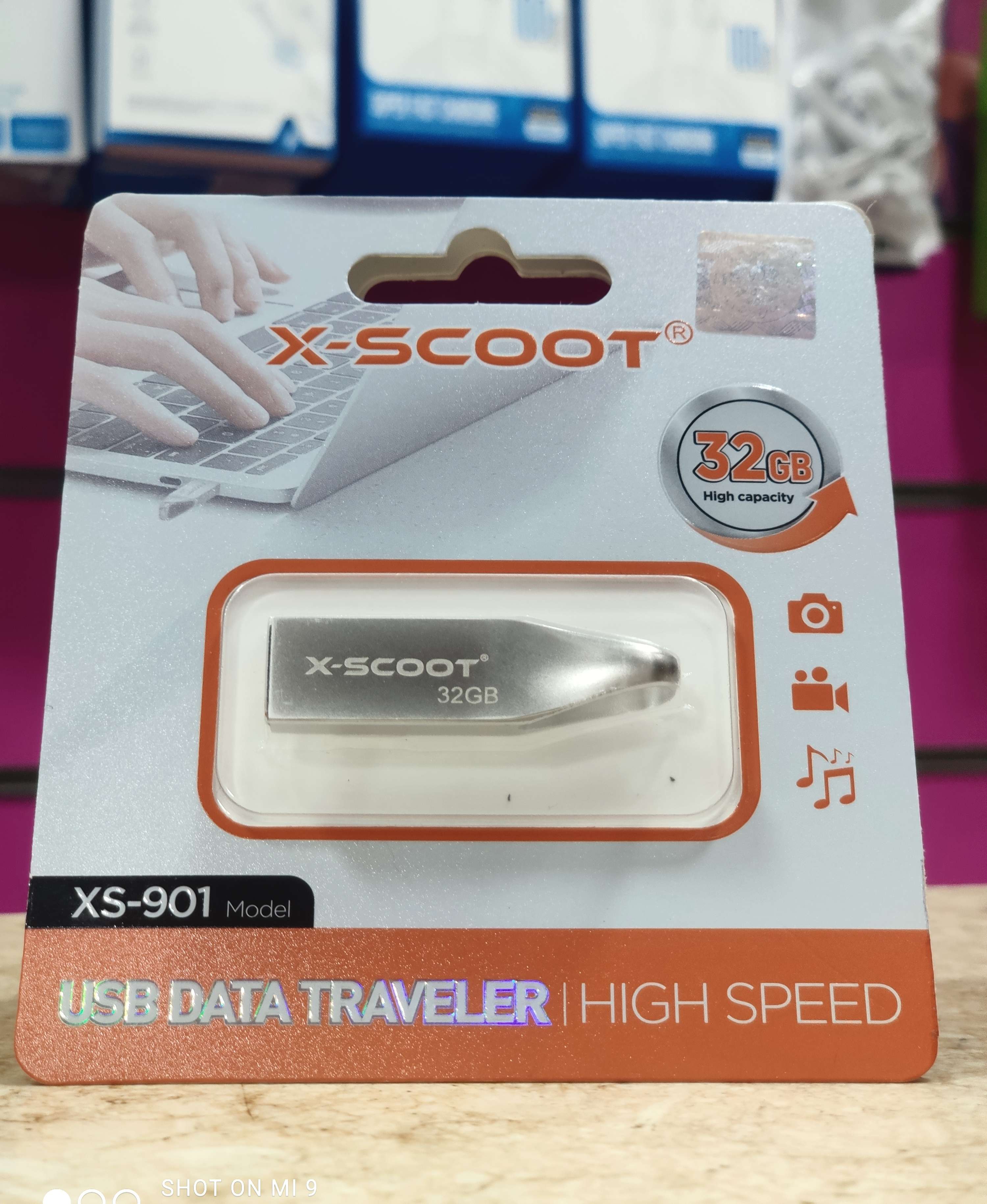 فلاش ميموري X-SCOOT سعة 32 جيجابايت موديل XS-901
