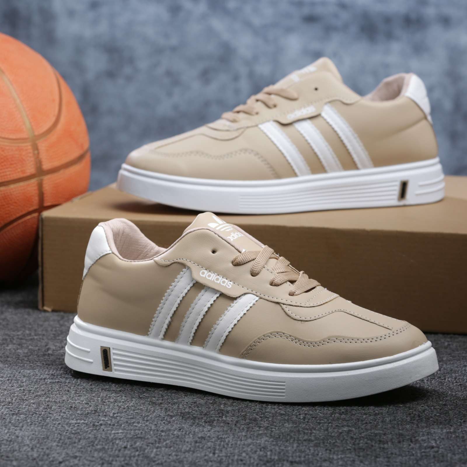 كوتشى Adidas R12
