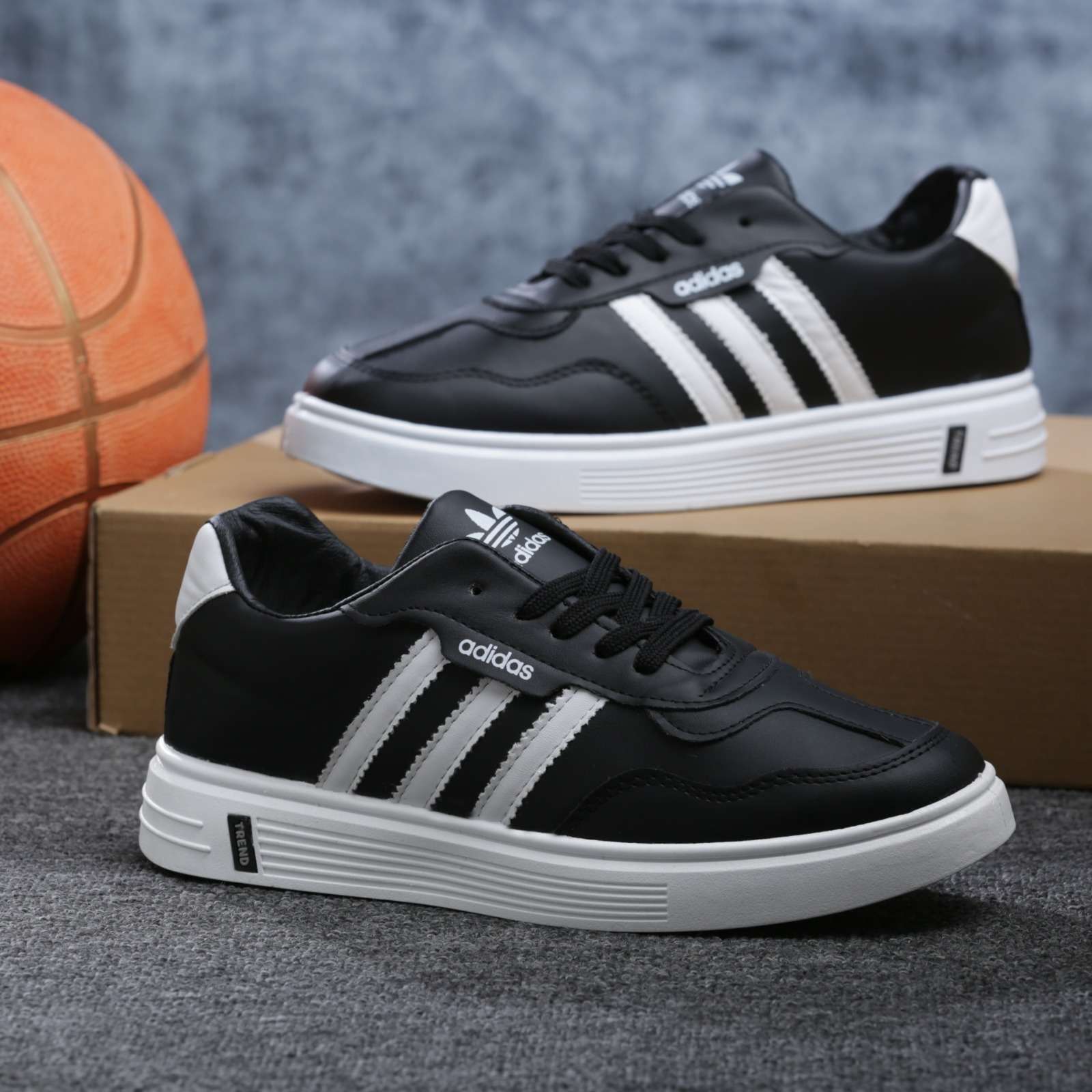 كوتشى Adidas R12