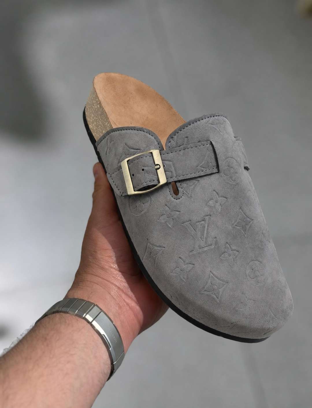 رجالى  و حريمى Louis Vuitton Clogs