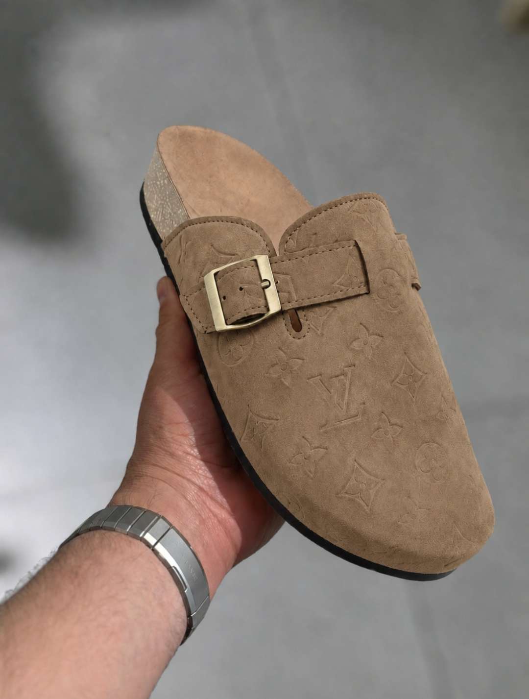 رجالى  و حريمى Louis Vuitton Clogs