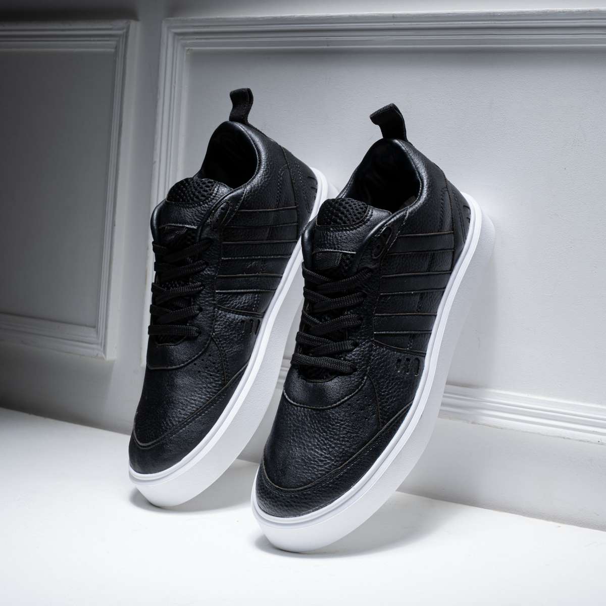 كوتشي Adidas Sneakers
