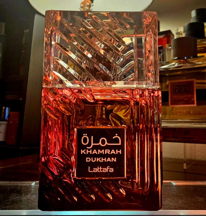 Khamrah Dukhan Lattafa Perfumes للرجال