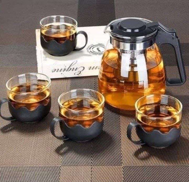 طقم تقديم زجاج براد + 4 كوب