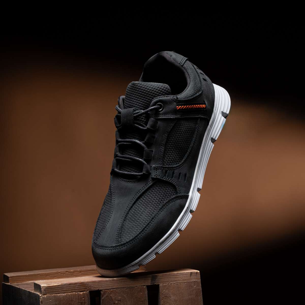 حذاء Classic Black Sneaker