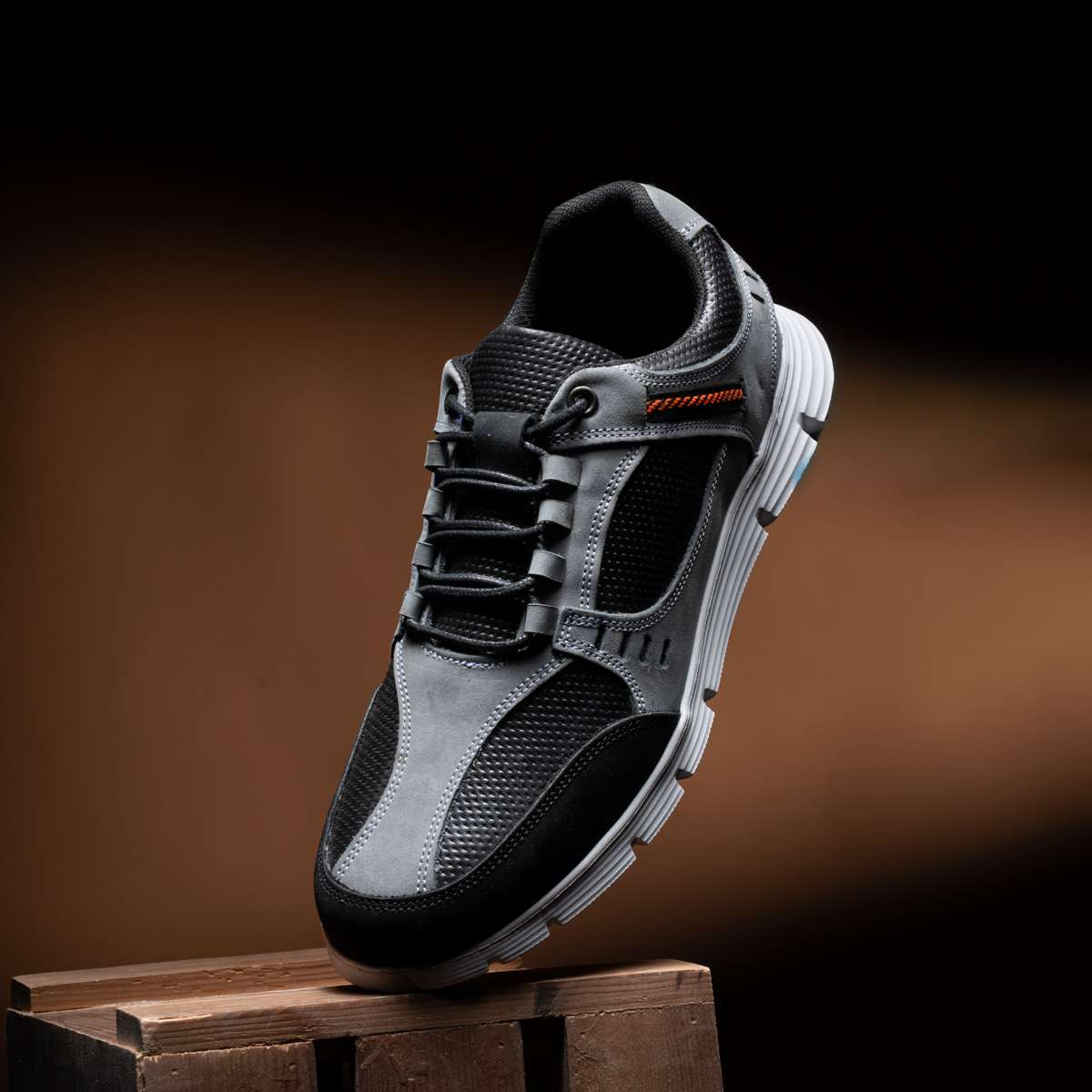 حذاء Classic Black Sneaker