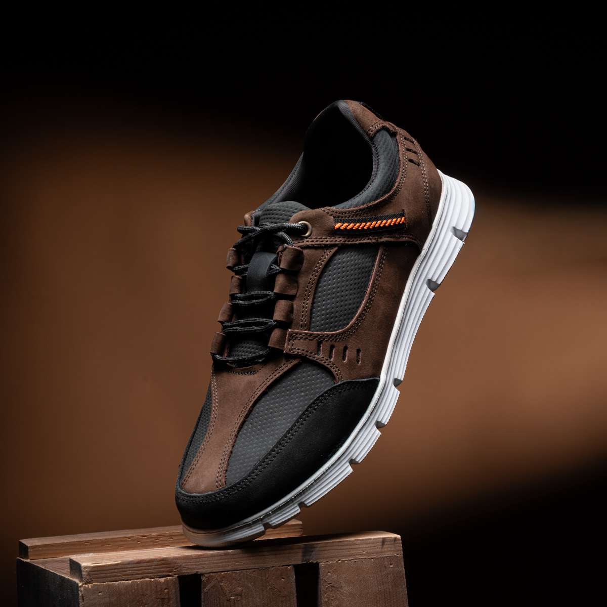 حذاء Classic Black Sneaker