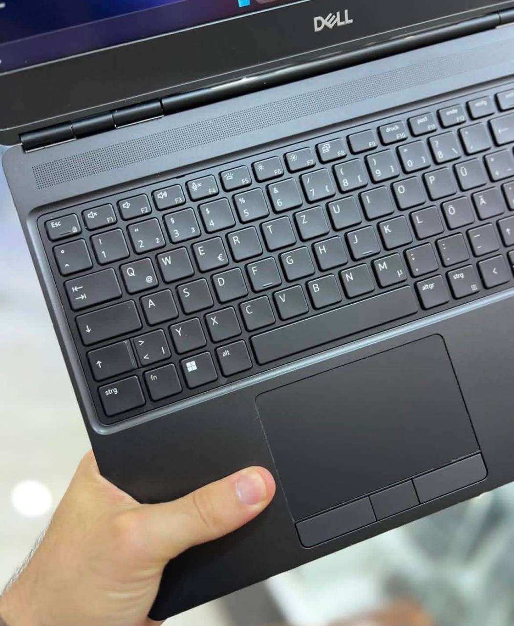 Dell Precision 7560 Workstation مع RTX A4000 8GB