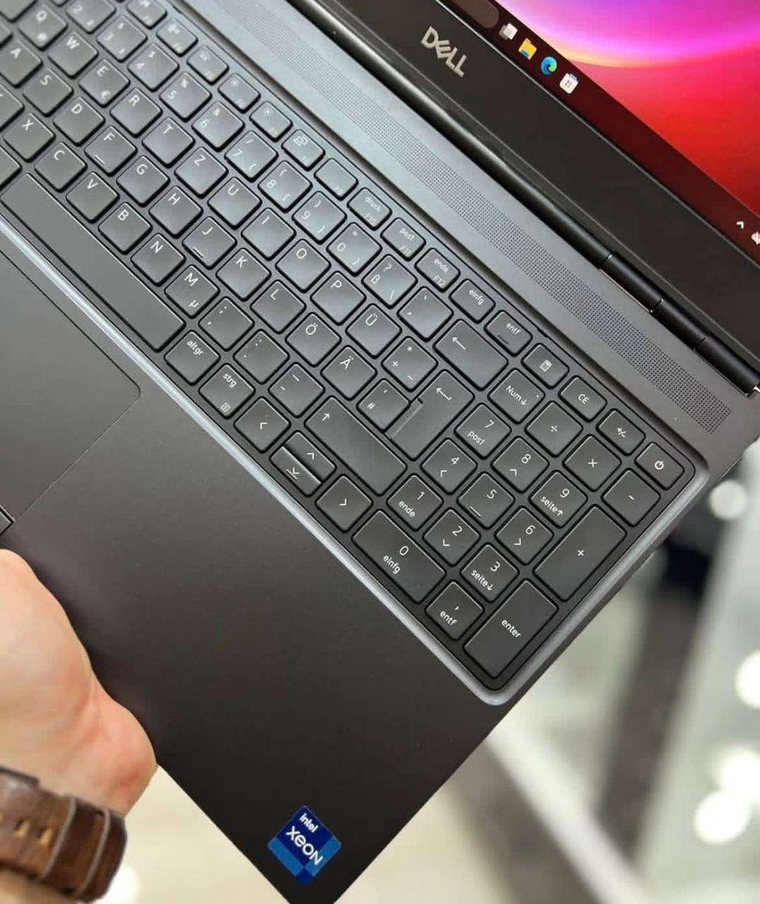 Dell Precision 7560 Workstation مع RTX A4000 8GB