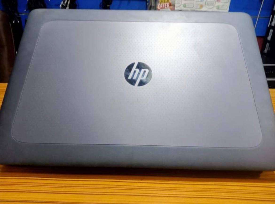 HP ZBook 15 G3 Core i7 6700HQ 16GB RAM 512GB SSD مع كارتين شاشة