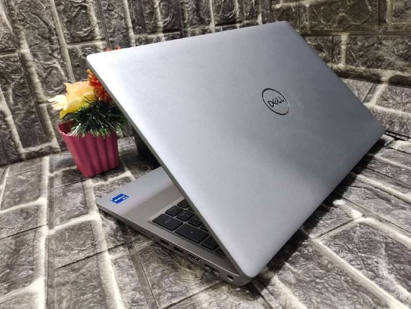 Dell Latitude 5520 Core i7 15.6 بوصة
