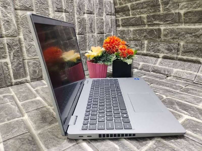 Dell Latitude 5520 Core i7 15.6 بوصة