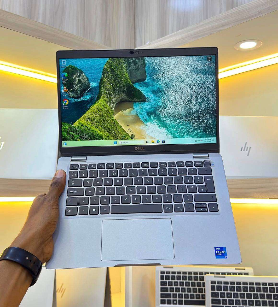 Dell Latitude 5320 لابتوب بزنس خفيف ومتين