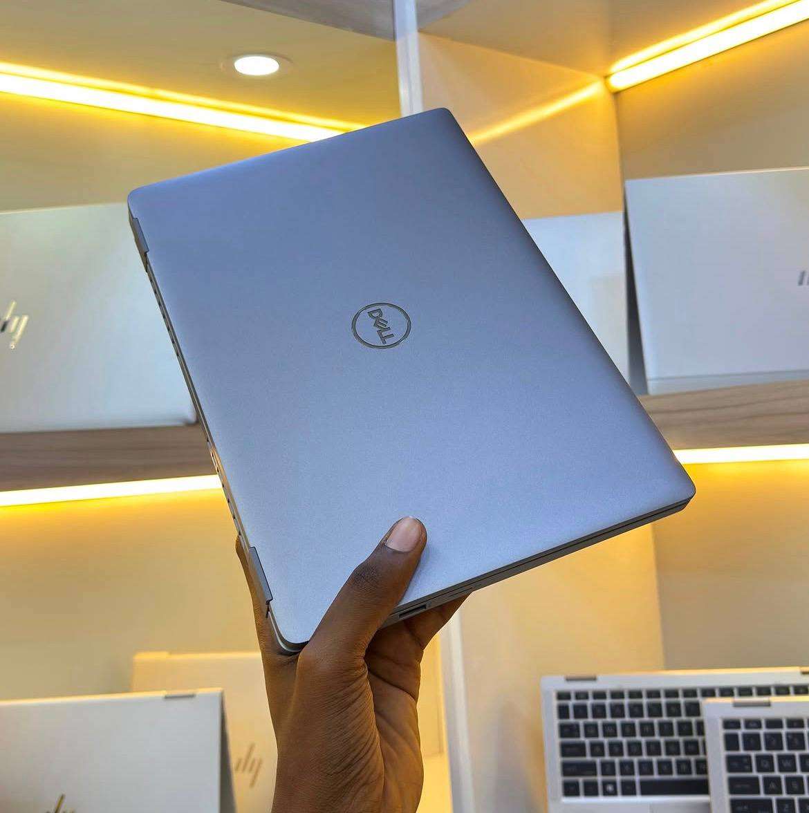 Dell Latitude 5320 لابتوب بزنس خفيف ومتين