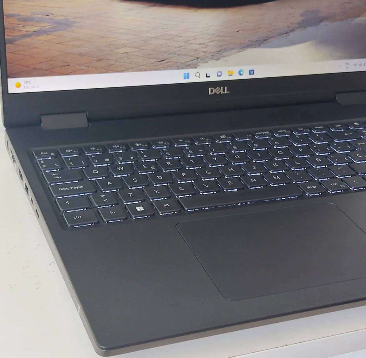 Dell Precision 7670 Core i7 12th Gen 32GB RAM 512GB SSD