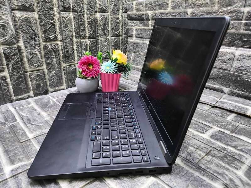 Dell Precision 3520 Intel Core i5 7th Gen Laptop