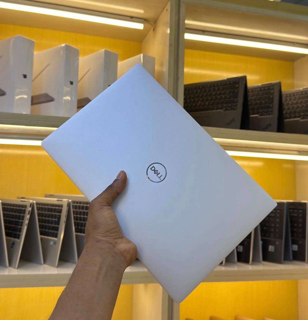 Dell XPS 13 7390 Intel Core i5 10th Gen Ultrabook