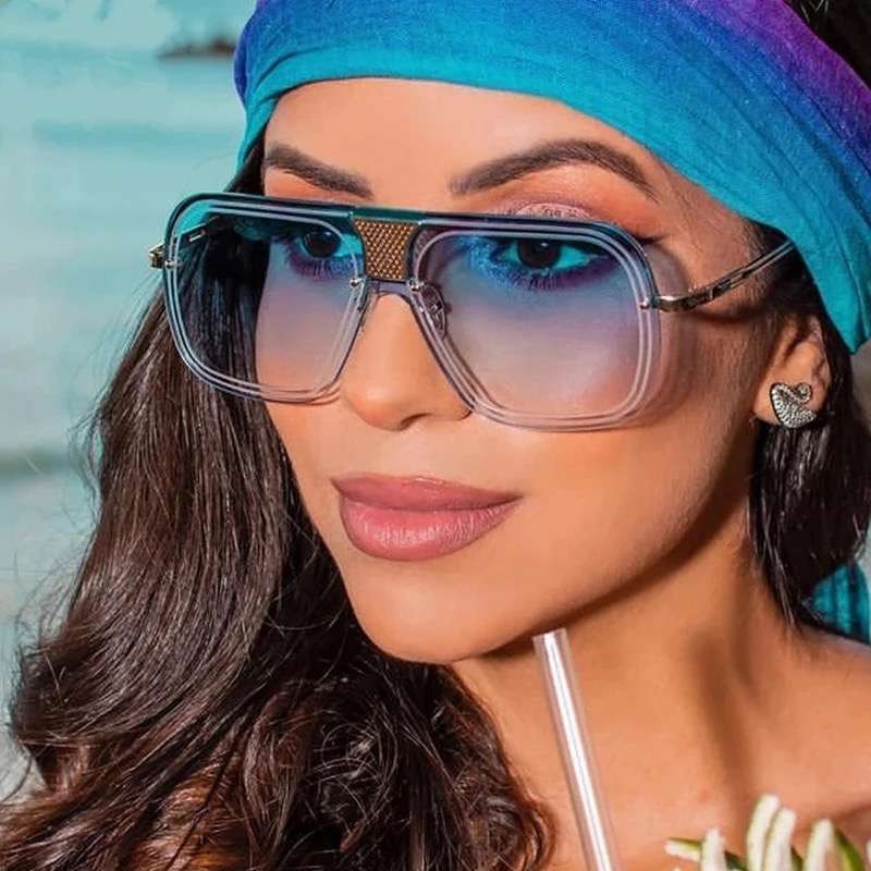 سوق النظارات marketing optics